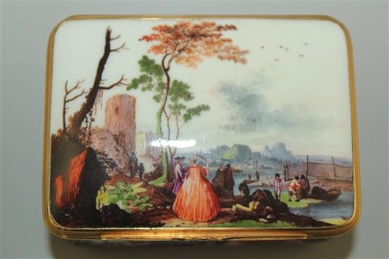 A Meissen gold mounted snuff box and cover, c.1760, 8.2cm, restored crack to cover